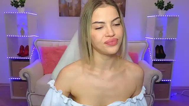 EmmyMills online show from 11/29/25, 02:09