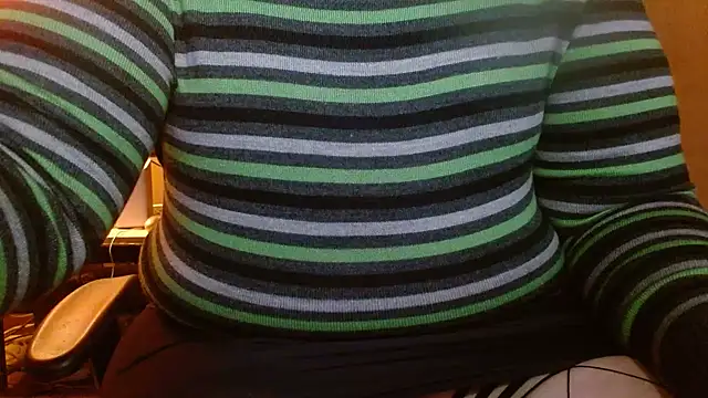 Snapshot of cosmicjones chatting on 12/12/24, 09:48 cosmicjones online show from 12/12/24, 09:48