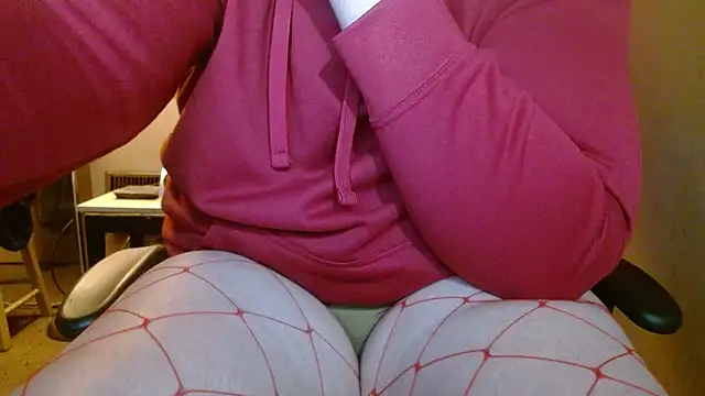 Snapshot of cosmicjones chatting on 12/13/24, 07:15 cosmicjones online show from 12/13/24, 07:15