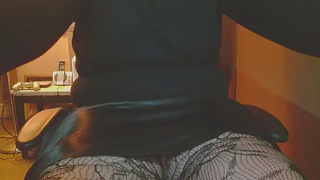 Snapshot of cosmicjones chatting on 02/17/25, 12:48 cosmicjones online show from 02/17/25, 12:48