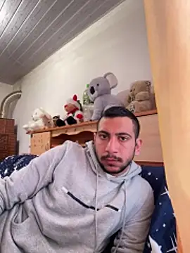 Snapshot of emea4 chatting on 04/08/26, 03:12 emea4 online show from 04/08/26, 03:12