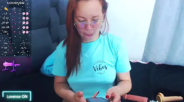 Snapshot of SharonR1 chatting on 02/16/25, 12:41 SharonR1 online show from 02/16/25, 12:41