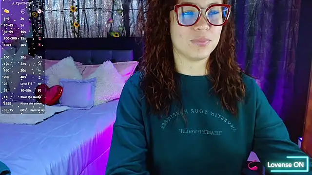 Snapshot of SharonR1 chatting on 09/09/25, 09:47 SharonR1 online show from 09/09/25, 09:47