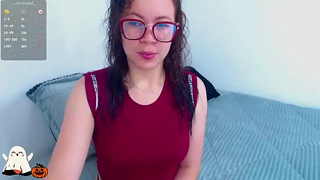 Snapshot of SharonR1 chatting on 10/15/25, 12:55 SharonR1 online show from 10/15/25, 12:55