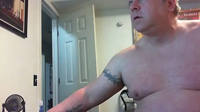 Snapshot of Mic_Oxinner chatting on 05/05/26, 10:51 Mic Oxinner online show from 05/05/26, 10:51