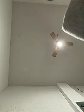 Snapshot of Jose_rz chatting on 12/18/25, 04:35 Jose rz online show from 12/18/25, 04:35