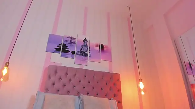 Sophia turneer online show from 02/11/25, 08:31