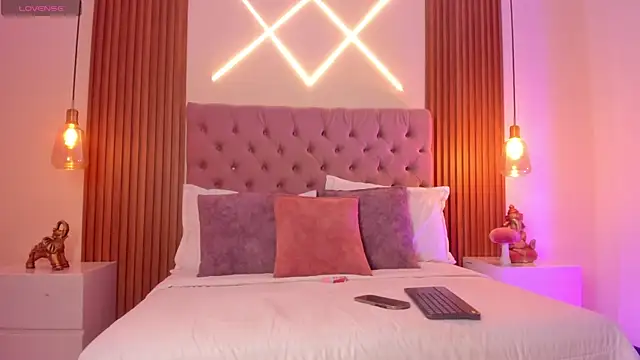 Sophia turneer online show from 09/11/25, 02:00