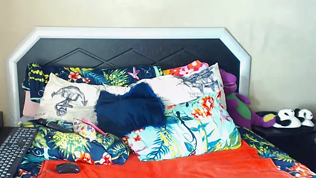 Bulkyyass online show from 10/23/25, 05:29