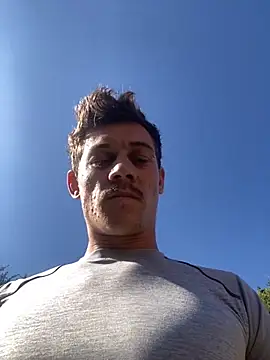 Snapshot of pablo200105 chatting on 09/16/25, 07:48 pablo200105 online show from 09/16/25, 07:48