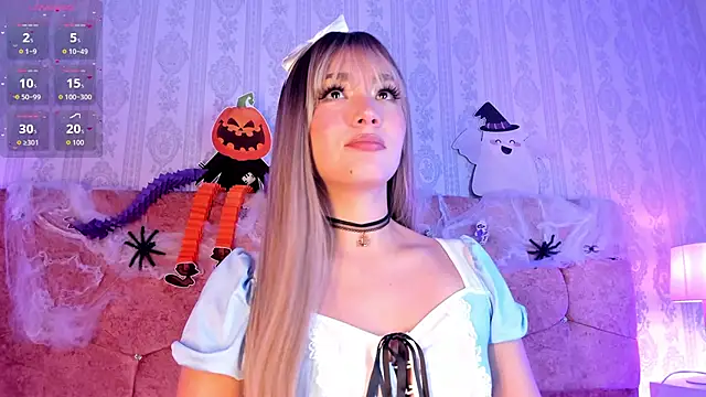 lunar leen online show from 10/31/25, 04:30