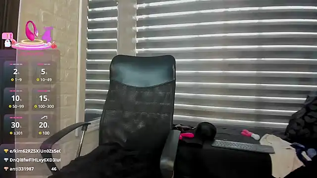 Snapshot of charlotte__G chatting on 03/20/25, 05:36 charlotte G online show from 03/20/25, 05:36
