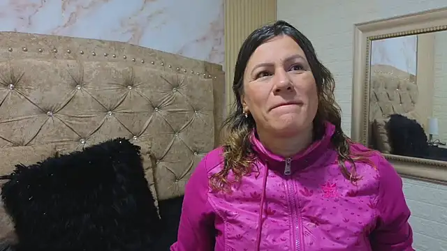 charlotte  G online show from 11/11/25, 10:37