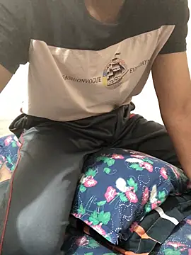 Snapshot of Zeuhorny chatting on 03/22/25, 08:04 Zeuhorny online show from 03/22/25, 08:04