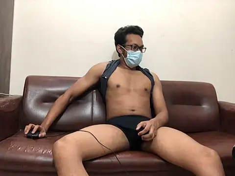 Snapshot of Zeuhorny chatting on 10/07/25, 04:37 Zeuhorny online show from 10/07/25, 04:37