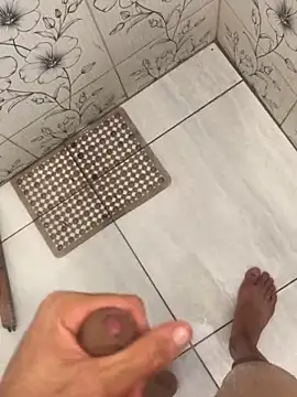 Snapshot of vintin21cm chatting on 09/08/25, 10:09 vintin21cm online show from 09/08/25, 10:09