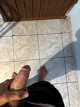 Snapshot of vintin21cm chatting on 10/05/25, 02:43 vintin21cm online show from 10/05/25, 02:43