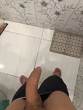 Snapshot of vintin21cm chatting on 10/05/25, 02:59 vintin21cm online show from 10/05/25, 02:59