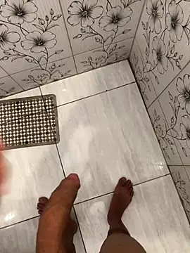 Snapshot of vintin21cm chatting on 10/19/25, 03:40 vintin21cm online show from 10/19/25, 03:40