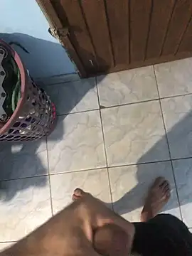 Snapshot of vintin21cm chatting on 10/20/25, 01:17 vintin21cm online show from 10/20/25, 01:17