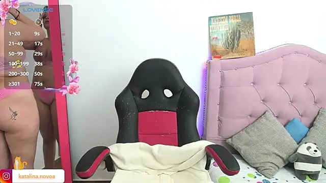 Katalina novoa online show from 02/27/25, 12:43