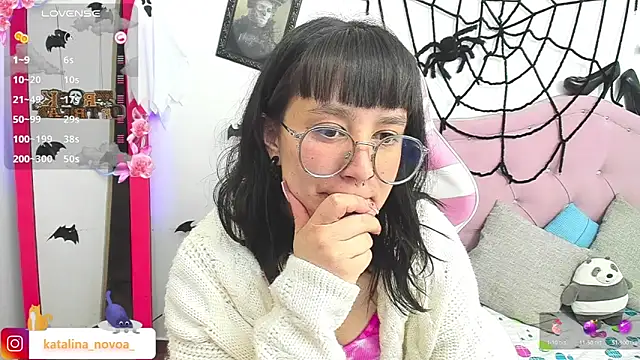 Katalina novoa online show from 10/16/25, 02:12