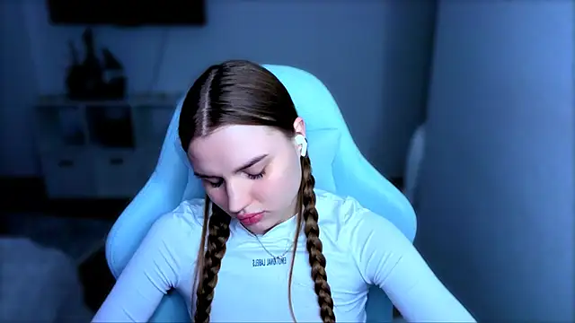 StellaLawless online show from 12/04/25, 12:14