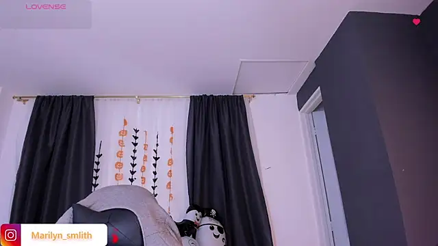 MarilynSmIith online show from 10/21/25, 11:44