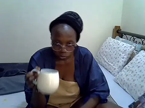 Sweet Bear online show from 10/21/25, 03:29