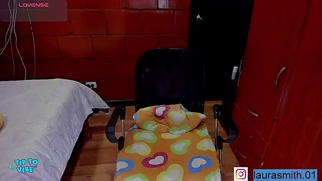 laura smith0 online show from 12/20/25, 05:31