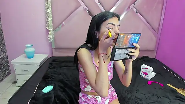 Snapshot of IsisRouse chatting on 02/09/25, 03:22 IsisRouse online show from 02/09/25, 03:22