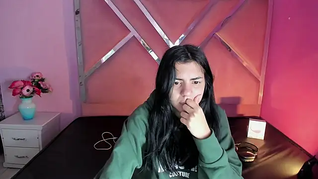 Snapshot of IsisRouse chatting on 03/04/25, 03:00 IsisRouse online show from 03/04/25, 03:00