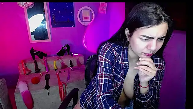 Snapshot of IsisRouse chatting on 10/22/25, 04:02 IsisRouse online show from 10/22/25, 04:02