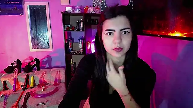 Snapshot of IsisRouse chatting on 11/11/25, 03:45 IsisRouse online show from 11/11/25, 03:45