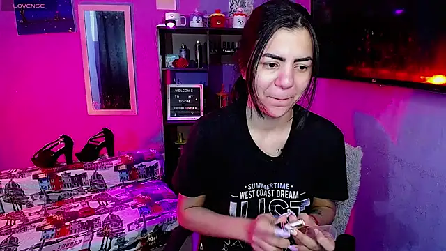 Snapshot of IsisRouse chatting on 11/29/25, 03:31 IsisRouse online show from 11/29/25, 03:31