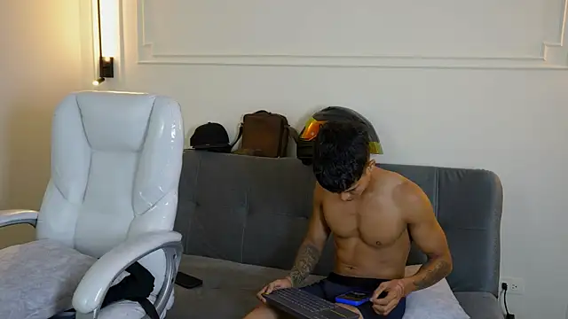 Paradise boy s online show from 01/18/25, 02:14