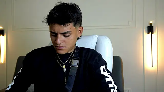 Paradise boy s online show from 02/08/25, 12:17