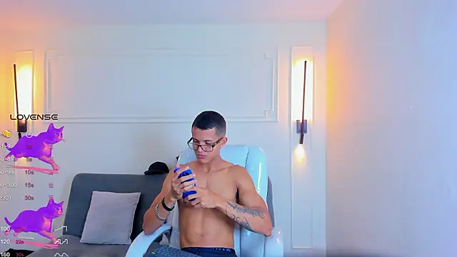 Paradise boy s online show from 02/06/26, 02:09