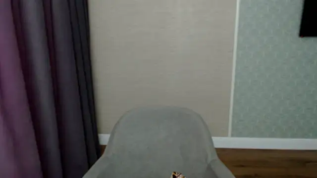 hot-sasha9 online show from 04/21/26, 12:00