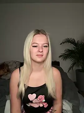 Snapshot of Allylove03 chatting on 12/19/24, 07:07 Allylove03 online show from 12/19/24, 07:07