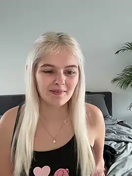 Snapshot of Allylove03 chatting on 12/30/24, 09:59 Allylove03 online show from 12/30/24, 09:59