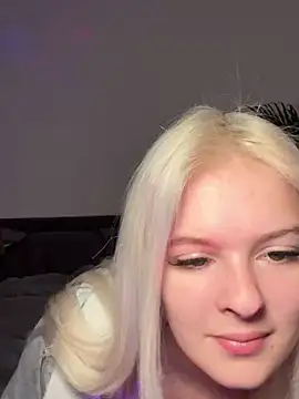 Snapshot of Allylove03 chatting on 01/04/25, 07:13 Allylove03 online show from 01/04/25, 07:13