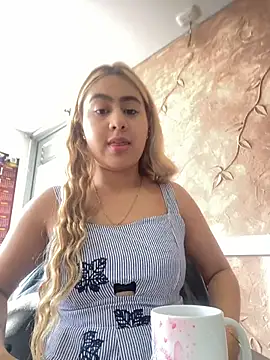 Miabonnett  online show from 11/08/25, 12:16