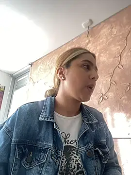 Miabonnett  online show from 11/25/25, 12:16