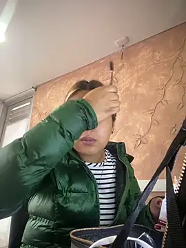 Miabonnett  online show from 12/19/25, 12:23