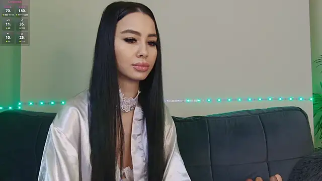 Snapshot of OnlyXandra chatting on 02/11/25, 08:37 OnlyXandra online show from 02/11/25, 08:37