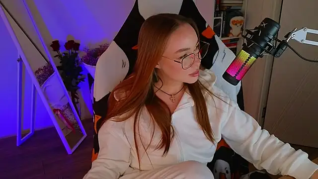 Emili1- online show from 03/11/25, 12:17