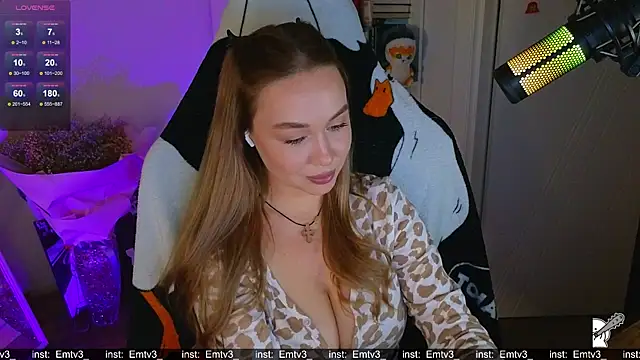 Emili1- online show from 12/15/25, 02:32