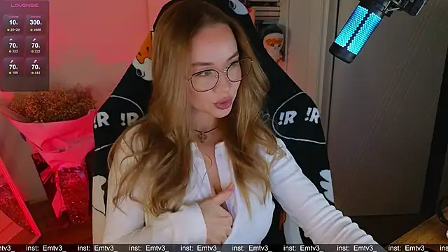 Emili1- online show from 12/17/25, 04:02