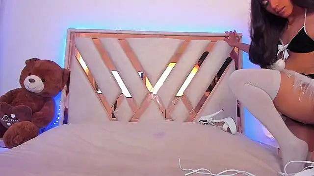  Andyy   online show from 12/30/24, 08:36